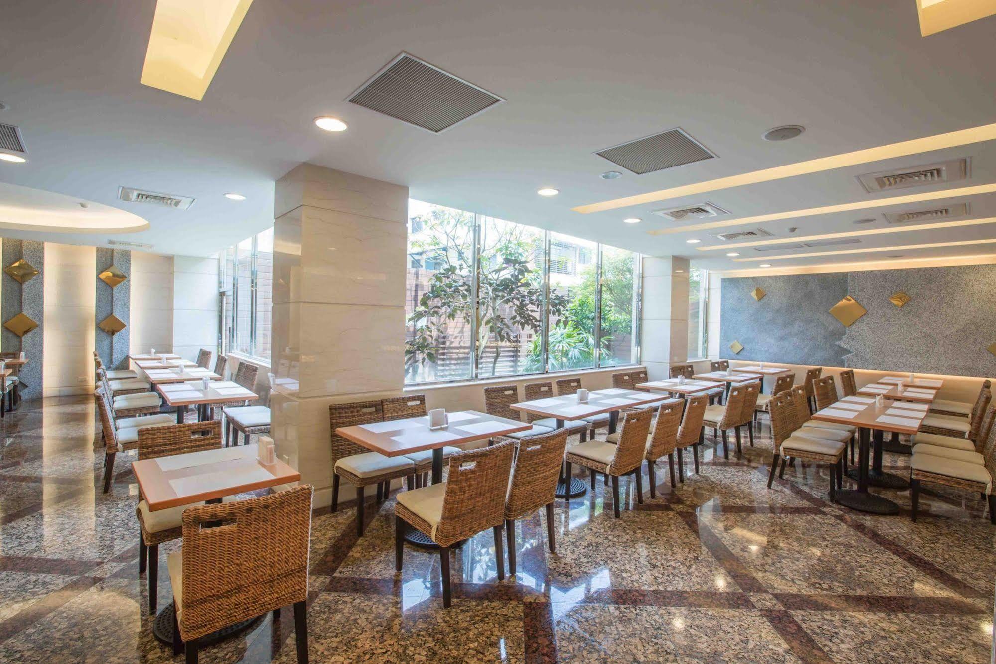 Kks Hotel Хуалиен Сити Екстериор снимка